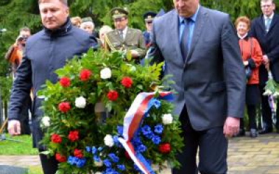 20170505_pietni_akt_pamatnik_rynovice_1.jpg