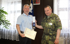 predani_medaile_r_kvv_-_2.jpg